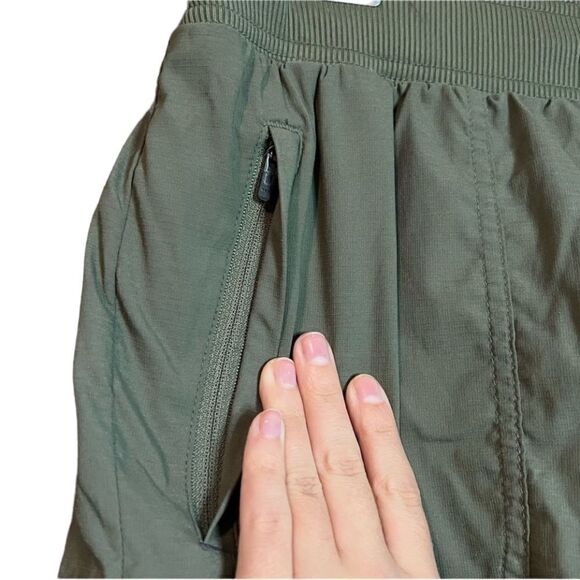 L.L.bean women vista camp skort in green - Picture 11 of 12